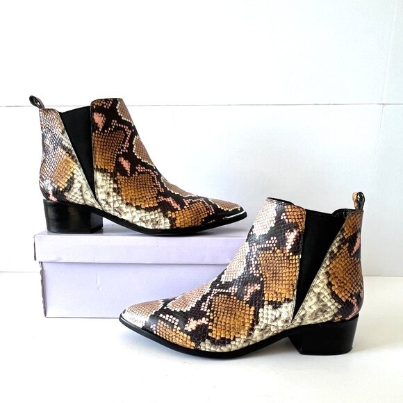 Marc Fisher LTD Yale Chelsea Ankle Boots, Pointy Toe, Size 9, Snakeskin Print EC - Picture 6 of 13